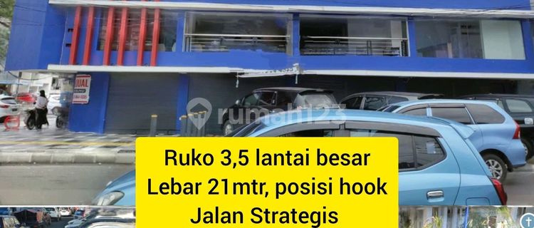 Strategic Shop House in the City Center, Sudirman Street, 21m Width, 3.5 Floors 1