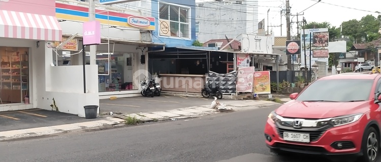 Strategic Shop House Suitable for Business. In Sario Area. 1