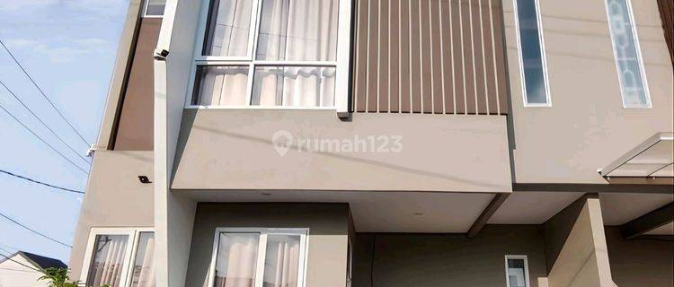 Rumah Hook Lebar 7m Di Komplek Mutiara Point 1