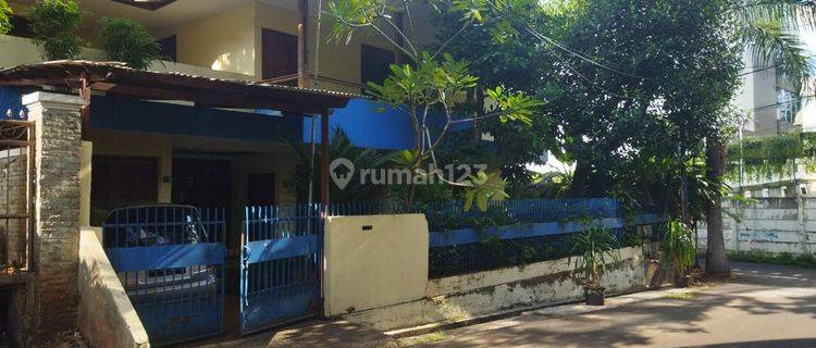 Dijual rumah siap huni Jl. Senopati, posisi hoek 1