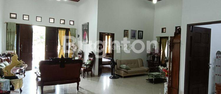 Rumah Classic Style Fully Furnished 1