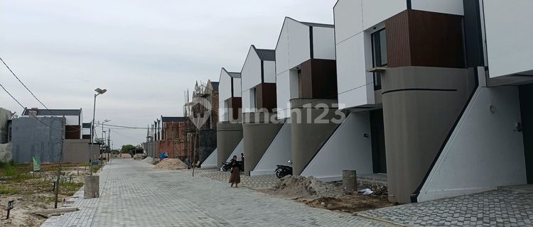 Exclusive 2-Story Residence in Rumbai, Bonus 4 AC Units + Water Heater 1