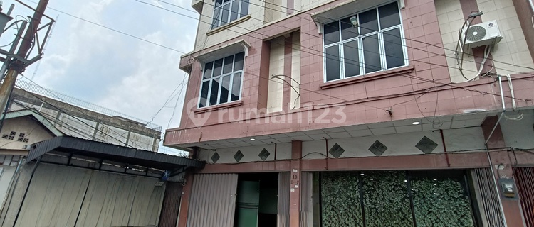3-Story Shop House Near Ciputra Mall 1