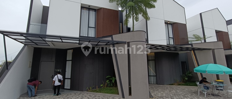 Luxurious 2-Story House in Exclusive Rumbai Cluster 1