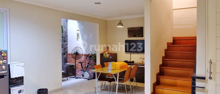 For Sale Luxury 3-Story House in Janur Elok, Near Sport Mall - Building Area 459m², 7 Bedrooms, Negotiable Price 1