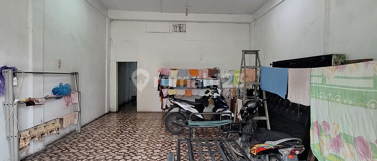 Strategic Shop House Ready for Occupancy Suitable for Business in Medan Maimun 1