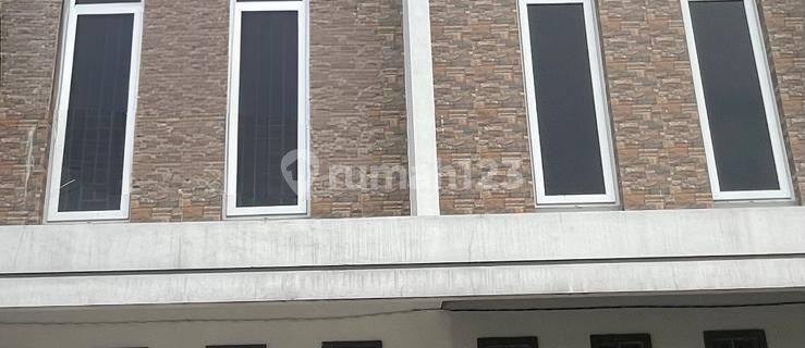 Shop House with Spacious Parking Space in Denai 1