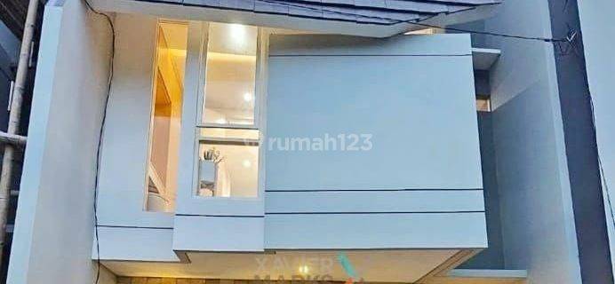 Rumah Modern 3 Lantai Yang Lokasinya Paling Tengah Kota Malang 1