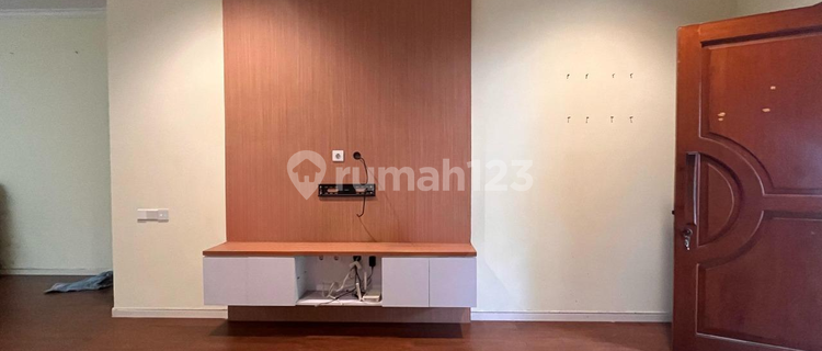 Jarang Ada! Rumah Luas 200m2 Semi Furnished Bebas Banjir di Pluit Putri 1