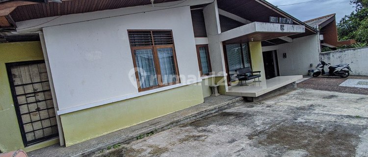Comfortable House in the Elite Setra Sari Area 1