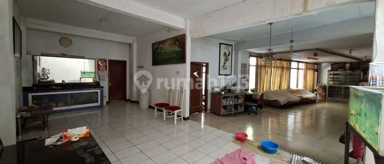 Dijual Rumah Lokasi Strategis di Gatot Subroto Bandung 1