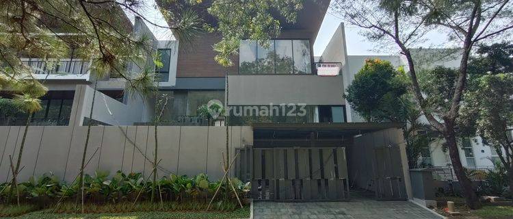 Rumah SHM Lantai Marmer Dengan Lift di Sentul City, Bogor 1