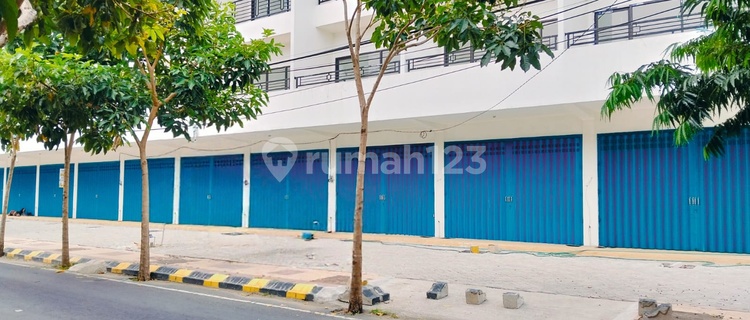 New City Center Madiun 3-Storey Shop House, Good Condition, Spacious Parking 1