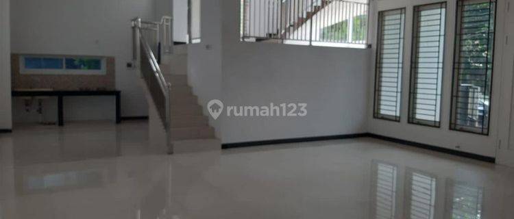 Disewa Rumah Hook 3 Lantai di Sektor 7C Gading Serpong, Tangerang 1