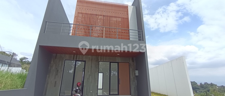 For Sale Villa House in the Scenic Area of Downtown Bandung Dago Valley 1