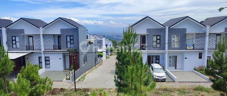 Modern Villa House Exit Toll Padalarang Lembang Bandung 1