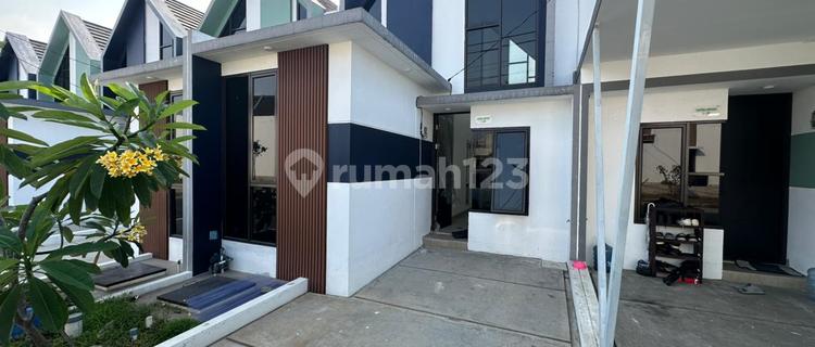 Comfortable Residence in Karawaci with Easy Access to Everywhere 1