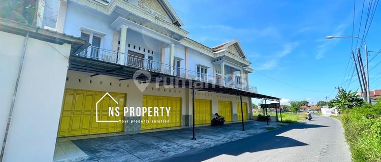 Ready-to-use nice shop house in a busy location near Banyudono, Boyolali. 1