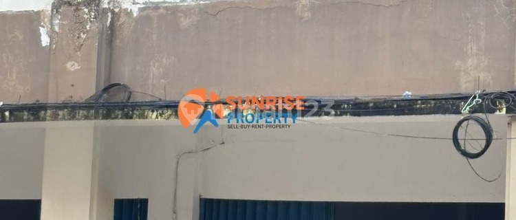 Shop House in a Busy Center Near Foodcourt 1