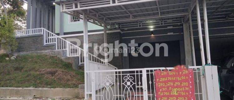 Dijual Rumah 2 Lantai Tengah Kota Bernuansa Minimalis Elegan Harga Nego 1