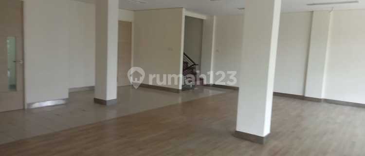 3-Story Strategic Shop House in the Heart of Kuta Business District 1