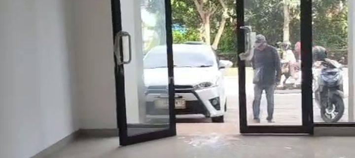 Ruko Siap Usaha,lokasi Depan Kolam Renang Di Jalan Boulevard Aryana Karawaci Tangerang 1
