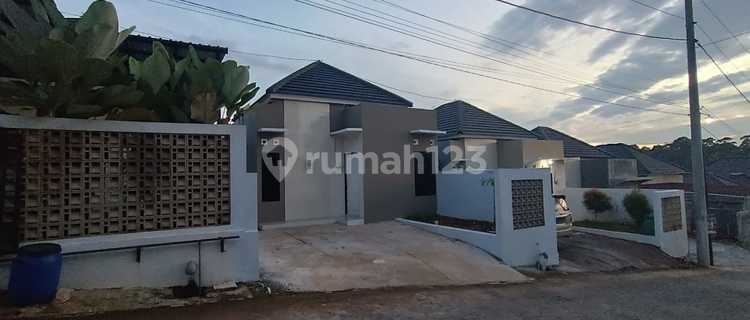 Cluster House 2 Minutes to Unnes Campus 1