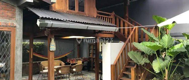 Dijual Rumah Modern Konsep Kayu Halaman Luas Di Kota Bandung 1