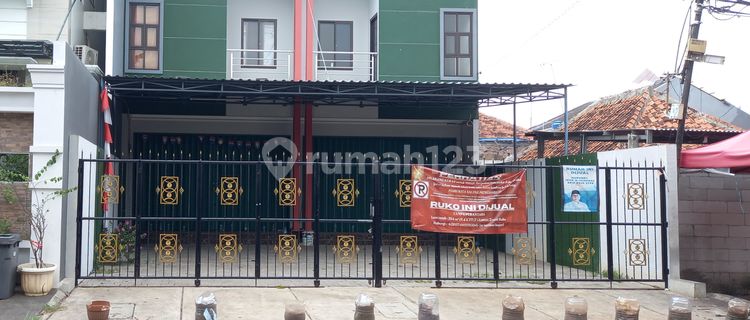 Ruko Baru Dilokasi Strategis Parkiran Luas  1