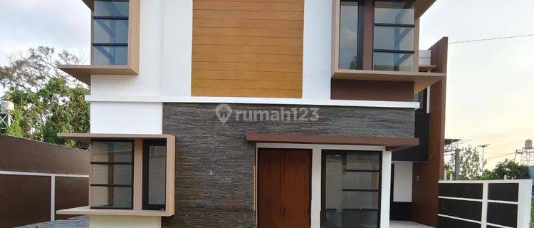 Rumah Cluster Elite, Dua Lantai Siap Huni Di Maguwoharjo 1