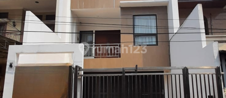 For Quick Sale 3-Story House, Good Condition, in ********(********) 1