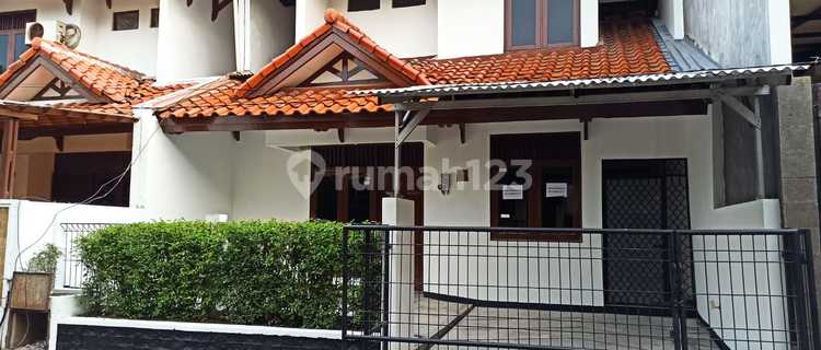 Quick Sale Ready-to-Live House (Post-Renovation), Affordable Price Near NJOP, In Metland Cakung East Jakarta 1
