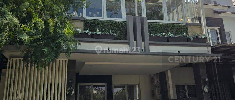 Rumah Bagus Dan Besar Depan Taman Di Graha Raya 1