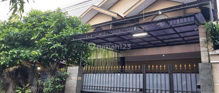 Rumah Bagus Lingkungan Asri Ada Kolam Renang Disewakan/Dijual