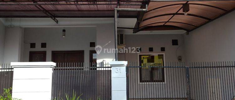 Rumah 1½ Lantai Nyaman Cocok Buat Keluarga Dijakpus 1