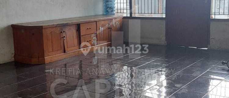 2.5-Storey Shop House With Strategic Location and Business-Ready on Sumedang Main Road 1