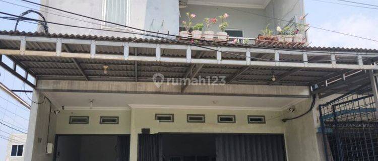 Dijual Rumah Siap Huni Lokasi Strategis Bisa Buat Tinggal Sekaligus Tempat Usaha

 1