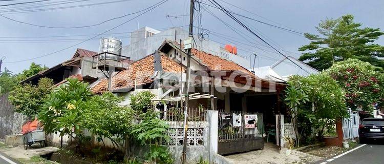 RUMAH TUA HITUNG TANAH PEJOMPONGAN BENHILL JAKARTA PUSAT 1