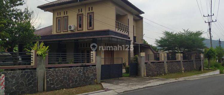 Rumah Dengan Tanah Luas 2 Lantai Bekas Perkantoran di Kota Banjar 1