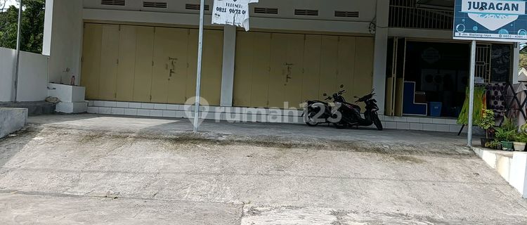 For Rent 10x18 3-Story Shop House on Jl Raya Tuminting, Suitable for Office 1