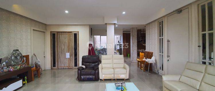 DIJUAL atau DISEWAKAN Rumah 4,5 Lantai Di Jl. Cempaka Putih Utara  Kemayoran Jakpus Posisi di tepi jalan raya utama 1