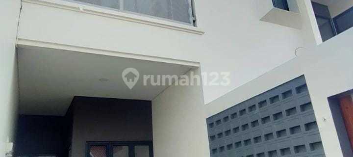 Rumah 2 Lt Bagus Shm Di Ciputat 1