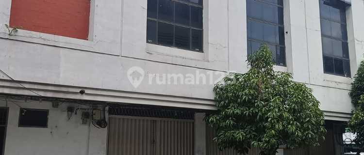 3-Story Shop House for Rent Near West Toll Road, Bekasi. 1