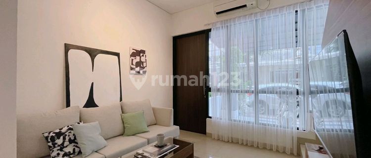 Beautiful 2-Story House in Layar Permai PIK 1. Freehold Certificate 1