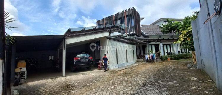 DIJUAL RUMAH MEWAH DAN LUAS TANAH LUAS 910 m2 KOMPLEK BANK RAYA DEMANG LEBAR DAUN 1