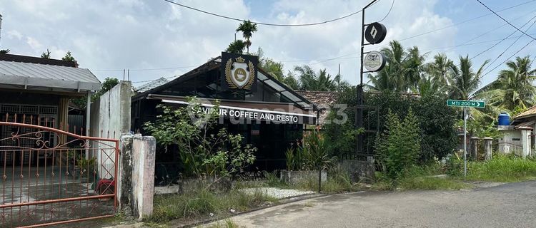 Dijual tempat usaha cocok untuk cafe di jalan Demang Lebar Daun Palembang 1