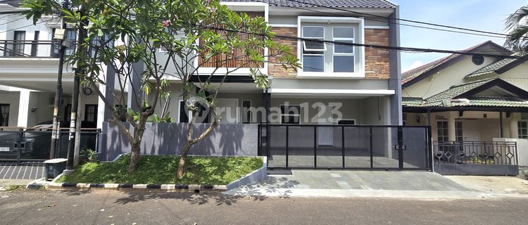 New 2-Story House with 5 Bedrooms in Sector 9-Bintaro 1