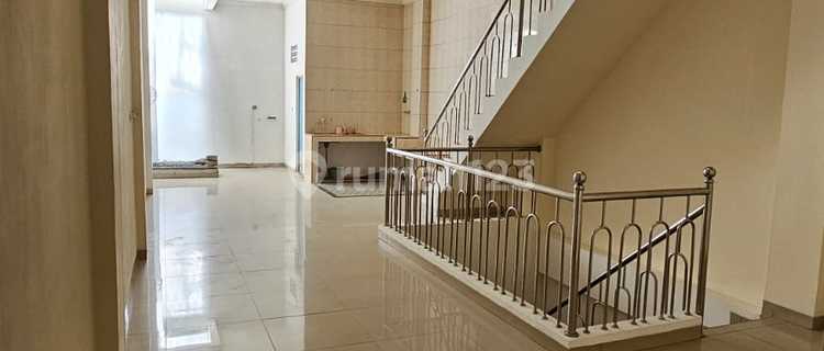 Strategic Two and a Half Story Shop House by the Roadside in Pondok Kopi, East Jakarta 1