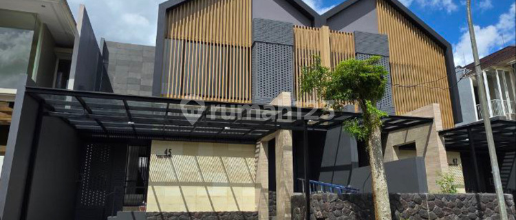 Rumah Baru Modern Dekat Kampus Binus di Araya Malang 1