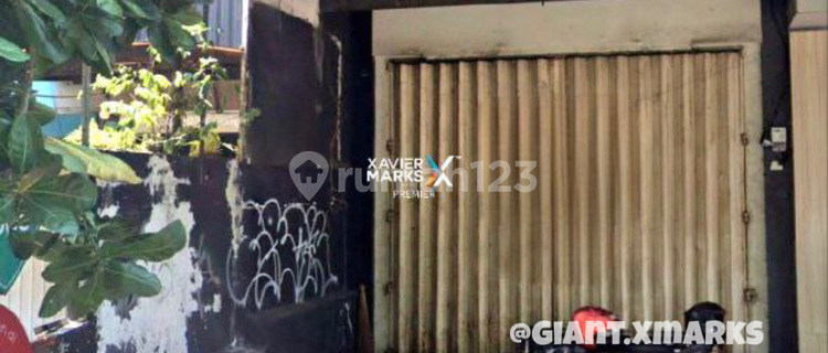 2-Story Shop House in the City Center of Kaliurang, Malang 1